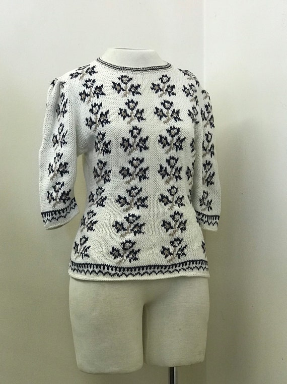 Vintage Hand Knit Pullover Sweater