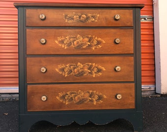 1980s Traditional Hitchcock 4 Drawer Stenciled Dresser Chest