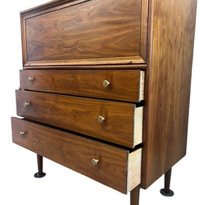 Free Shipping Within Continental US Vintage Mid Century Modern 5 Drawer Dresser Dovetail Drawers Drexel image 5