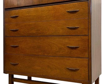 Free shipping within continental US - Mid Century Modern Bassett Furniture 4 Drawer Dresser with Dovetail Construction and Brass-Toned Pulls