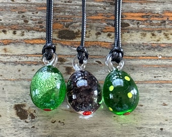 Naszyjnik z oliwkami szklanymi, oliwki szklane Lampwork na czarnym sznurku