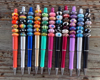 Bolígrafos con cuentas de vidrio, cuentas de lampwork sobre bolígrafo negro