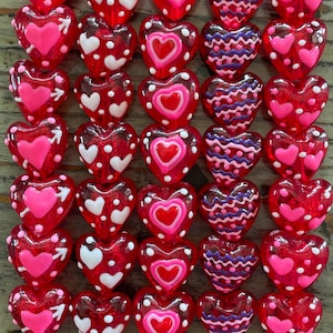 Perline di Murano, perline di vetro a forma di cuore rosso da 20 mm con design misto