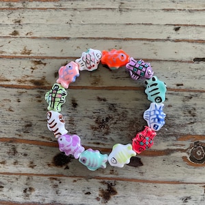 Keramik Fisch Perlen Armband: Bunt Porzellan Glas