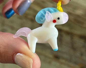 Unicornio de vidrio soplado, exhibición, decoración, figura