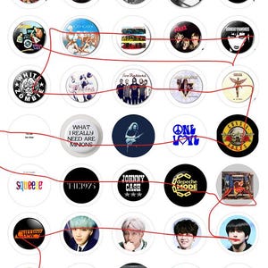 以下が含まれることがあります： 様々なバンドのロゴとアルバムのジャケットが描かれた丸いボタンのコレクション。ボタンには、ザ・クラッシュ、ラモーンズ、ダムド、ホワイト・ゾンビ、ジョニー・キャッシュなどのバンドが描かれています。ボタンは白い背景にグリッド状に配置されています。