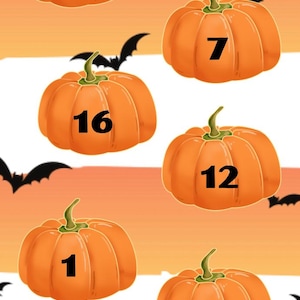 Puede incluir: Un gráfico con temática de Halloween con el texto "Pumpkin Patch" y varias calabazas numeradas del 1 al 22. También hay una calabaza negra. La imagen incluye murciélagos y el texto "Call on the Black Pumpkin to win the Jackpot."