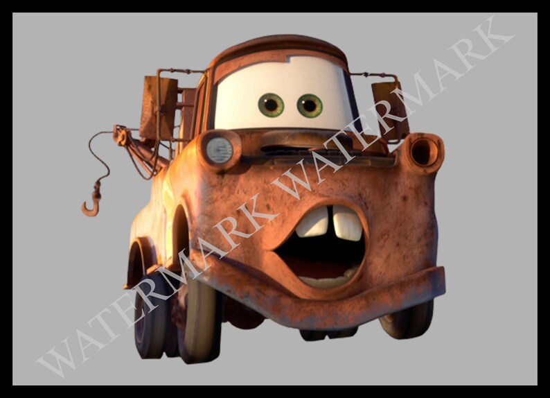 Peut inclure: Un camion de remorquage de dessin anim&eacute; orange rouill&eacute; avec une bouche grande ouverte, montrant des dents blanches. Le camion de remorquage a des yeux verts et un pare-brise blanc. Le camion de remorquage est sur un fond gris.