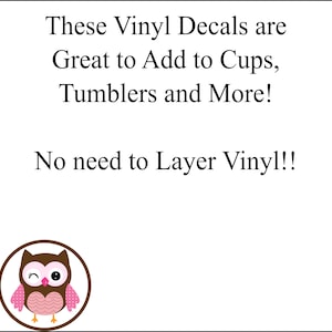 Peut inclure: Un hibou brun et rose avec un clin d'&oelig;il. Le texte "These Vinyl Decals are Great to Add to Cups, Tumblers and More! No need to Layer Vinyl!!" est &eacute;crit en noir sur fond blanc.