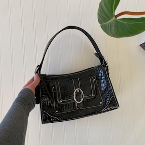 Cartera vintage de piel sintética Franco Sarto Y2K / bolso negro brillante con herrajes plateados / cartera de metal con aro y hebilla ovalada / bolso de hombro neutro