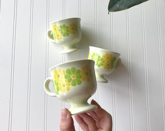 Set of 3 Vintage Daisy Mugs | Retro Green & Yellow Flower Power Display Mugs