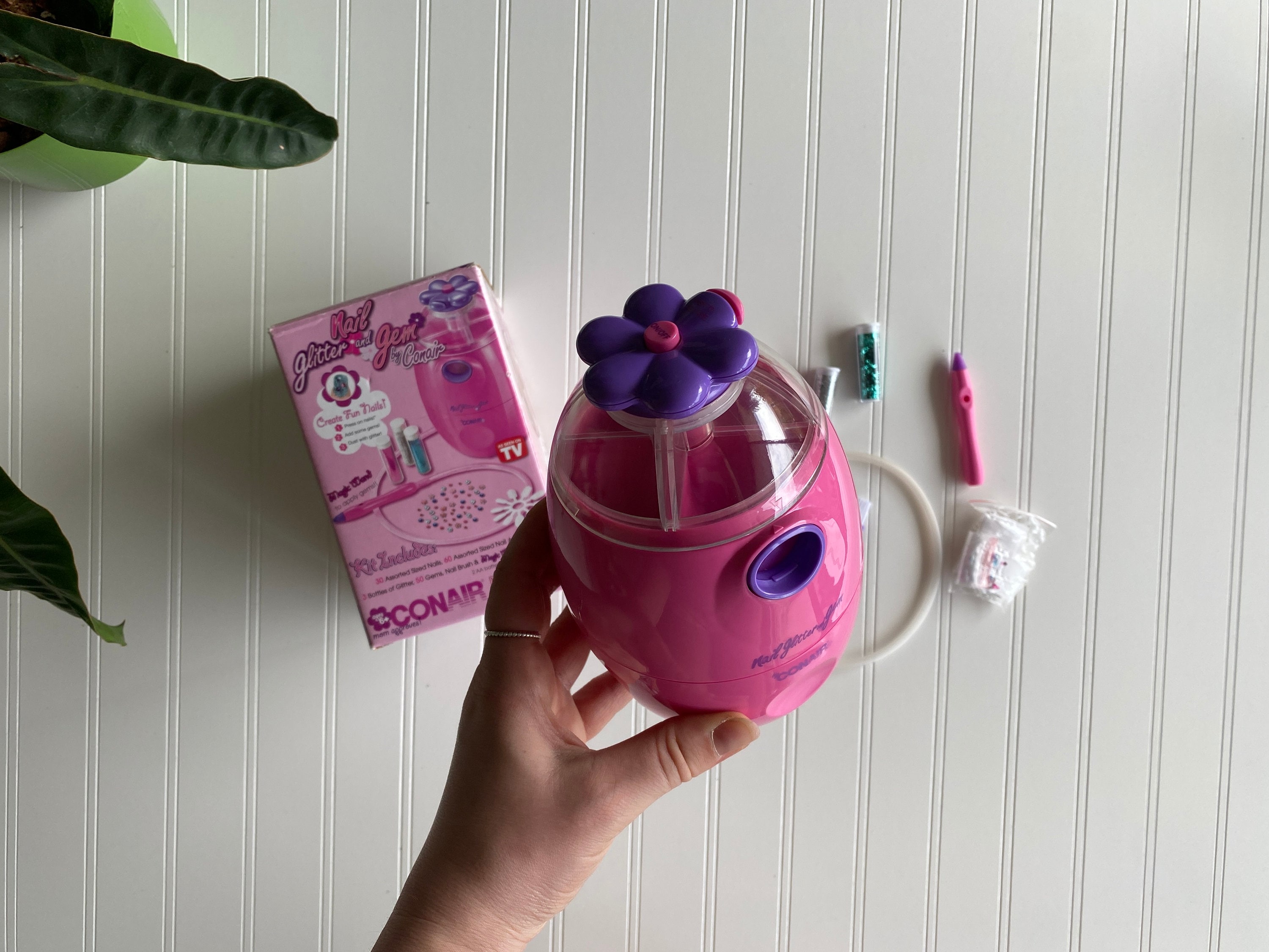1990s Glitter Fizz Nails – Vintage Fun