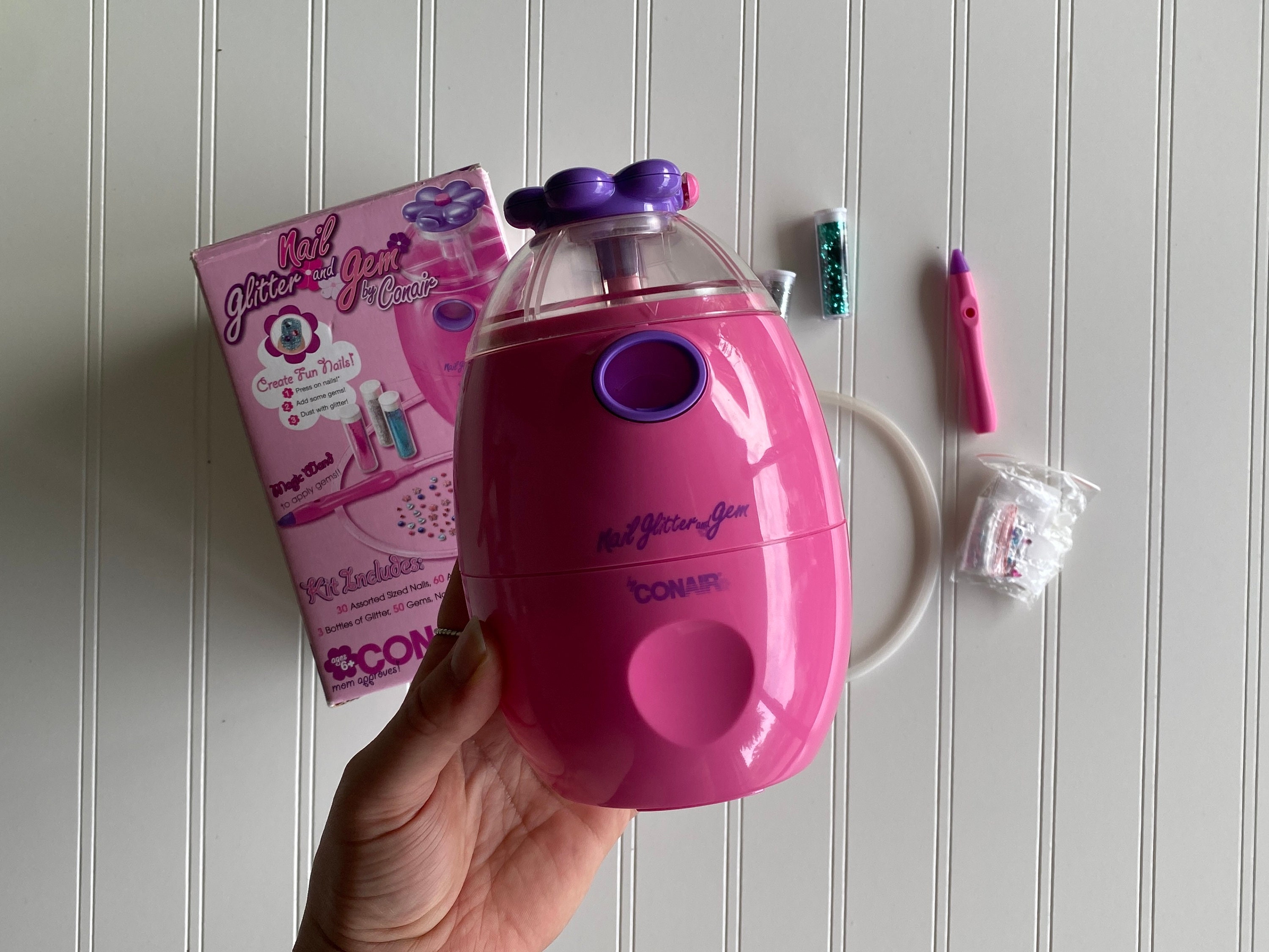 1990s Glitter Fizz Nails – Fun & Flashy