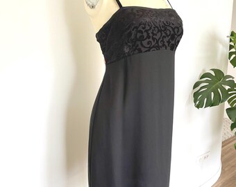 Short Black Velvet Spaghetti Strap Dress – Evening Party Gown Vintage Y2K Little Black Dress