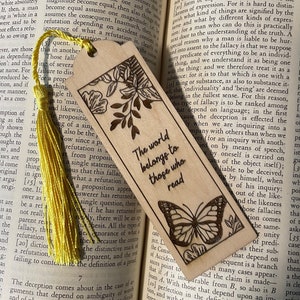 The World Belongs to Those Who Read - Personalized Bookmark - Engraved Wooden Bookmark - Reader Gift - Teacher Gift - Librarian Gift