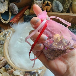 Love Attraction Mojo Gris Gris Bag. Made by Audra of Lifespiritssocietyofmagick.com with hoodoo spells & magick. Full of herbs and crystals.