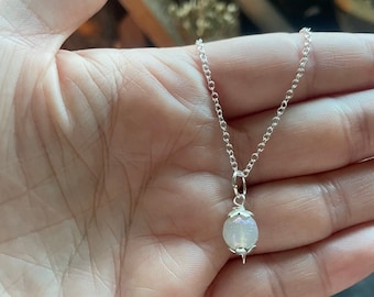 Collar de piedra lunar Aura – Joyería de cristal Angel Aura, piedra del zodíaco Cáncer, nuevos comienzos e intuición.