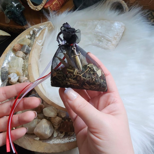 Protection Mojo Gris Gris Bag. Made by Audra of Lifespiritssocietyofmagick.com with real hoodoo spells & magick. Full of herbs and crystals.