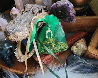 Luck Mojo Bag: Hoodoo Herbs & Crystals