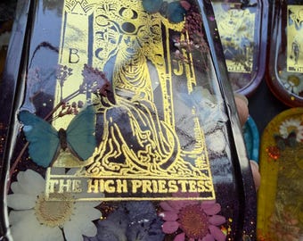 The High Priestess Tarot Tray – Handmade Resin Tarot Card Tray with Real Flowers, Butterflies & Mystical Altar Decor