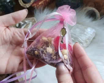 Enchanted Beauty Mojo Gris Gris Bag: Hoodoo with Herbs and Crystals for Youthful Attraction