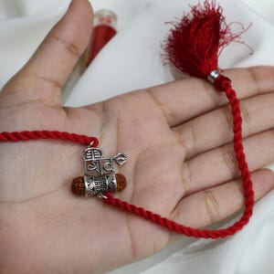 Ganpati Rakhi mit Shiv Rudraksha Vibes - 925er Silber-Rakhi-Armband, Silber-Rakhi, Geschenk des Bruders, Bettelarmband, Lord Shiv-Anhänger Rakhi