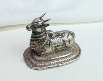 Statua vintage di mucca Nandi in argento puro, scultura indiana realizzata a mano.