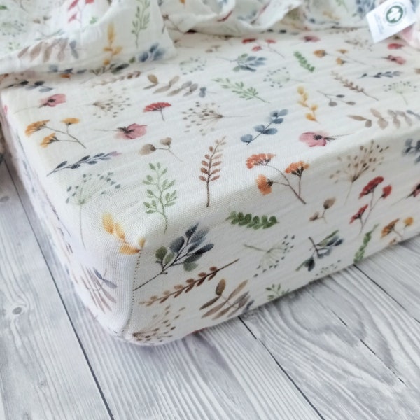 Wildflower cot bed fitted sheet, Meadow wildflower nursery bedding, Fitted cot bed sheet for girls, Floral Nursery cot sheet