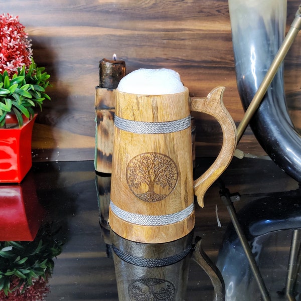 Handgemaakte Viking houten biermok met ingewikkelde levensboomontwerp Gepersonaliseerde biermok Groomsman cadeau Halloween cadeau voor snoep geschenkdoos