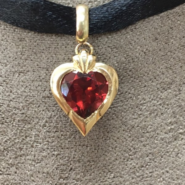 Garnet Heart yellow gold Pendant