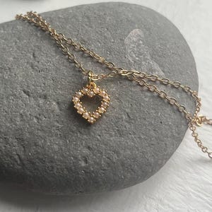 Small pearl heart necklace, dainty gold heart necklace, pearl pendent necklace, bridal jewellery, gift for her, valentine gift