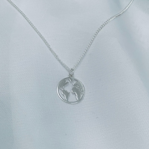 Sterling Silber Globe Halskette / Weltkarte Halskette / Erde Halskette / Globetrotter Halskette / Reise Schmuck Geschenk