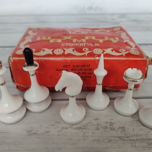 Soviet souvenir chess set made of plastic in an original 80s vintage. Great gift for mens, chess lovers and collectors!