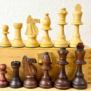 Staunton Schachspiel mit Gewichten 70er Jahre Vintage im schachkasten.  Tolles Geschenk für Männer und Sammler!