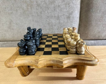 Handmade wooden chess set 90s vintage in good condition . Great gift for mens, chess lovers and collectors!