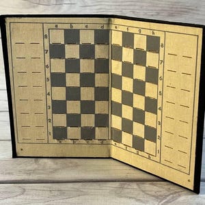 Tablero de ajedrez de bolsillo soviético vintage de los años 70. Libro de ajedrez.