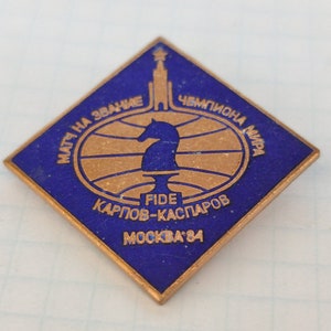 FIDE badge &quot;Match for the title of world chess champion Kasparov-Karpov&quot; Moscow 1984 in very good condition