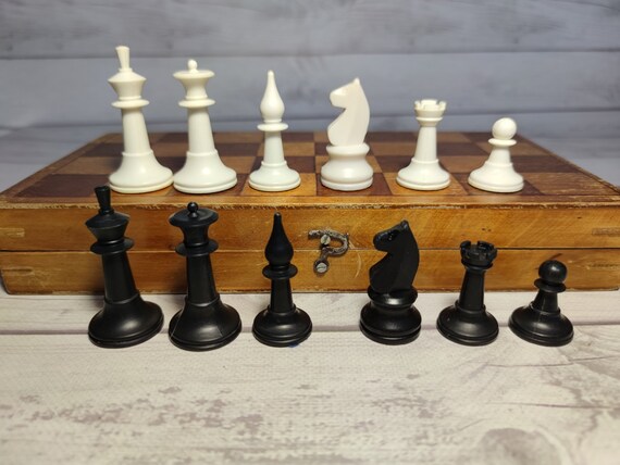 Plastic Grand Master Chess set, Packaging Type: Box