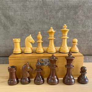 Wooden chess set (Glass eyed knight) 60s vintage in very good condition. Great gift for mens, chess lovers and collectors!