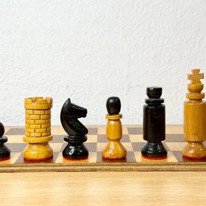 Germany wood chess set in good condition  1950s vintage. Great gift for mens, chess lovers and collectors!