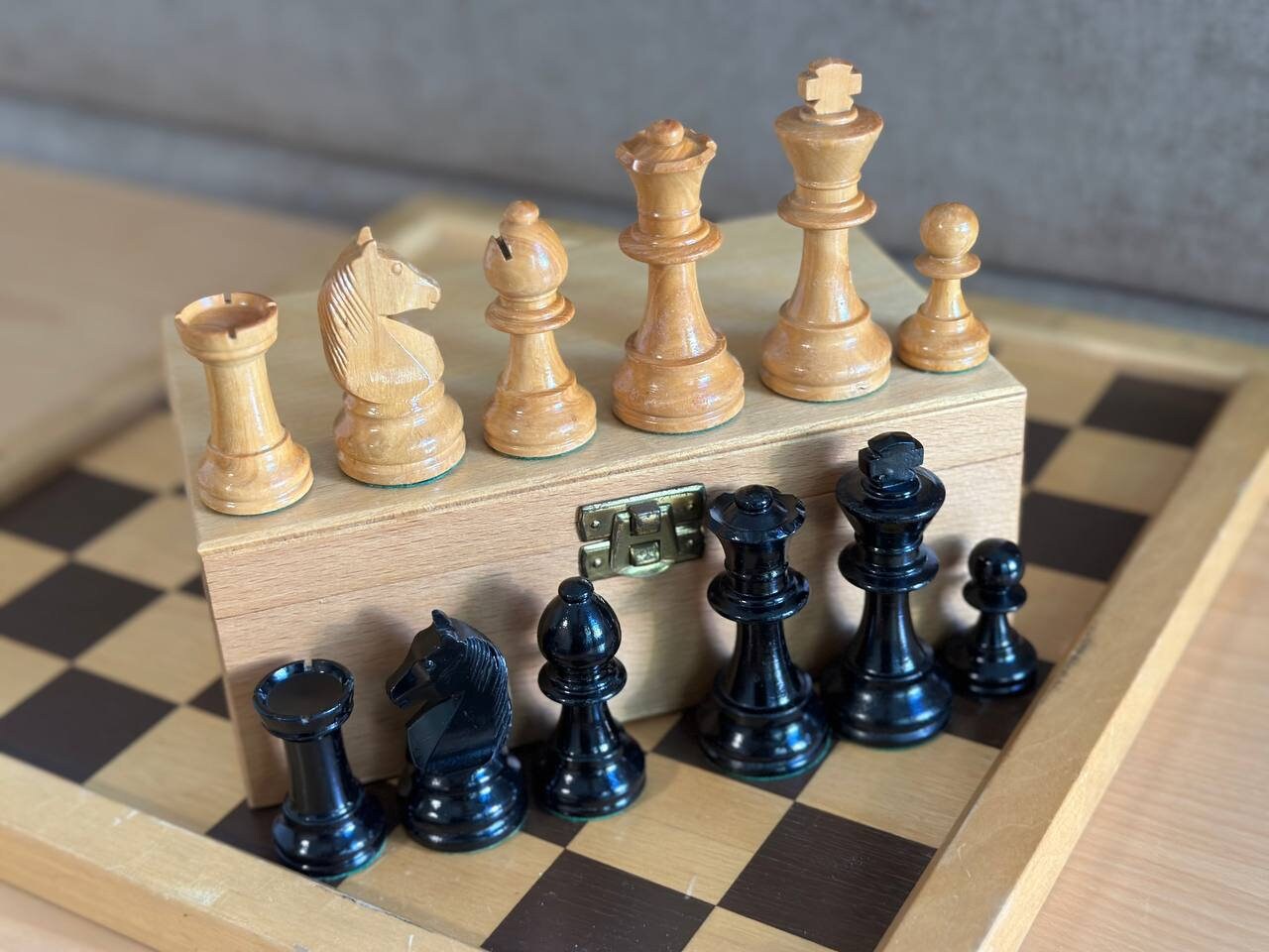 DUO Pièces d'échecs internationales en bois Sans échiquier Excellent