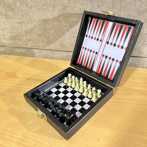 Magnetic pocket chess set Germany 90s vintage in good condition. Great gift for mens, chess lovers and collectors!