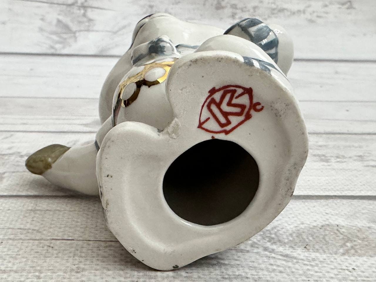 ソビエトオリンピックの熊「スポーツ審判員」は「コロステン磁器」工場