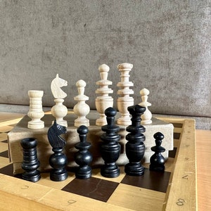 Regency Germany chess set in box 60s vintage in good condition.  Great gift for mens, chess lovers and collectors!