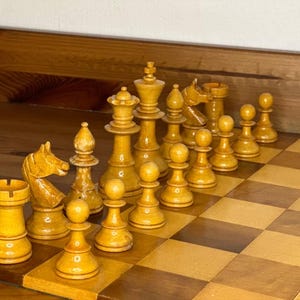 Chavet Chess Set in box 70s vintage in good condition. Great gift for mens, chess lovers and collectors!