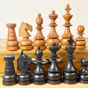 Philippine wood Large chess set 70s vintage in good condition. Great gift for mens, chess lovers and collectors!