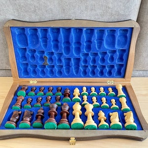 Wooden chess set 90s vintage in good condition. Great gifts for chess lovers and collectors!
