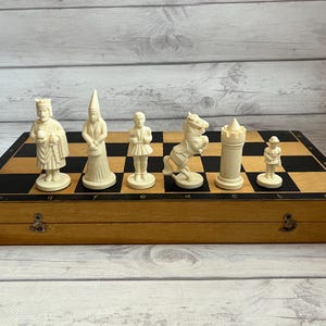 Germany plastic chess pieces &quot;Knights&quot; in box very good condition 80s vintage. Great gifts for chess lovers and collectors!