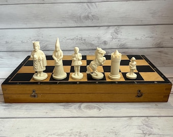 Germany plastic chess pieces &quot;Knights&quot; in box very good condition 80s vintage. Great gifts for chess lovers and collectors!