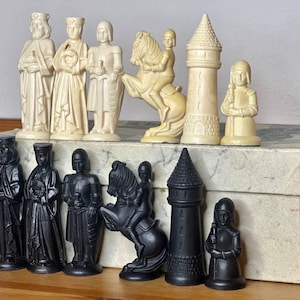 German chess plastic in very good condition, vintage 70s. Great gift for mens, chess lovers and collectors!